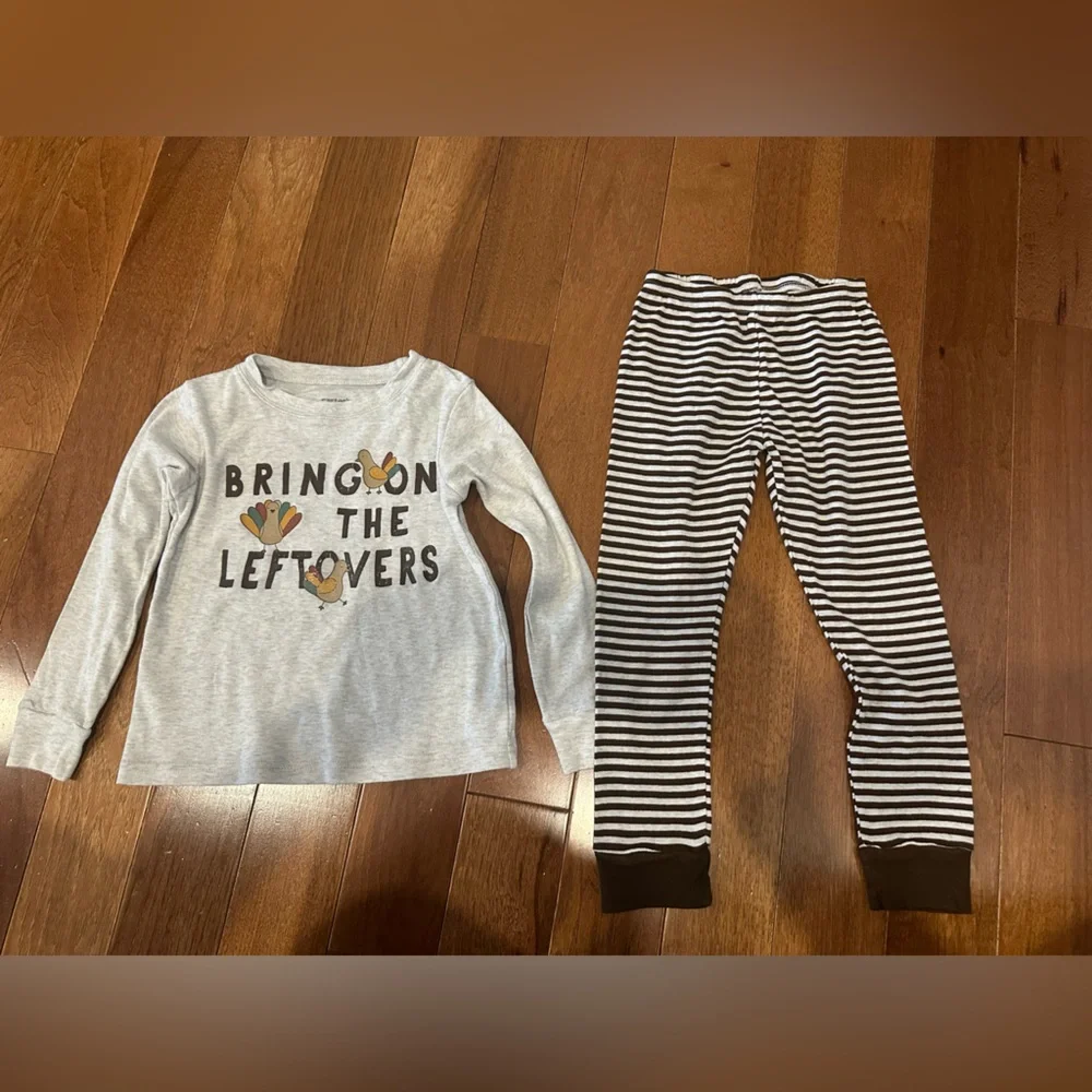 Gray 'Bring on the Leftovers' Pajama Set (Size 4T)